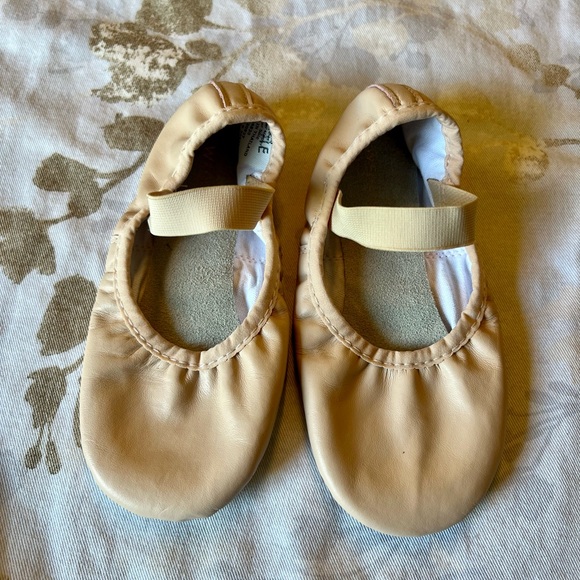 Child’s ballet/tap/dance set. Fits sizes 4-6. - Picture 12 of 15